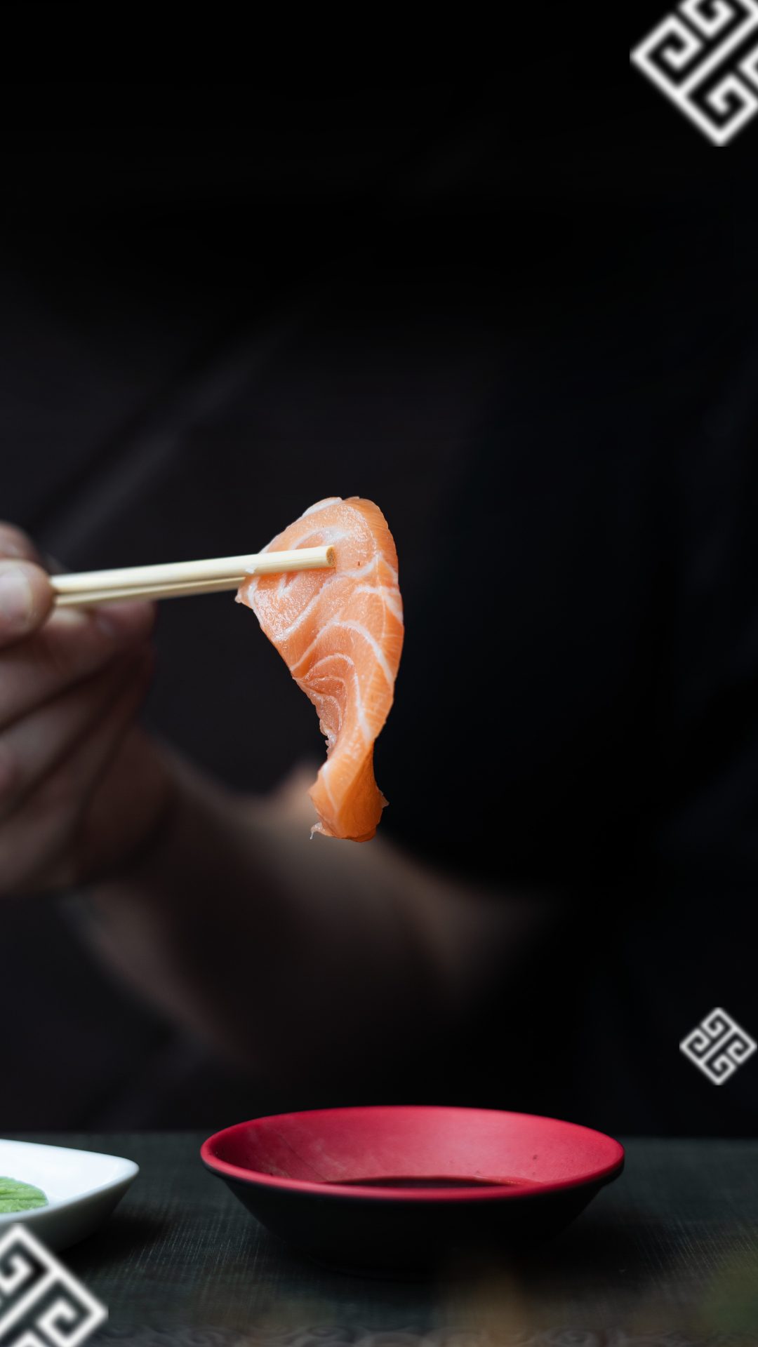 Peça de sashimi no hashi